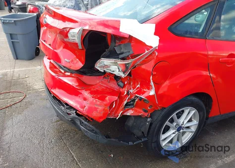 2015 Ford Focus Se z USA, uszkodzony, nr VIN 1FADP3F29FL283874